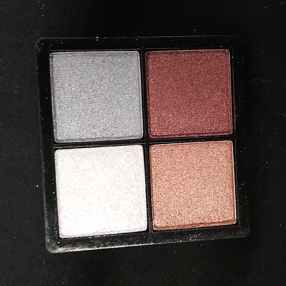 Amelia Knight color couture Cosmetics eyeshadow - Picture 2 of 3